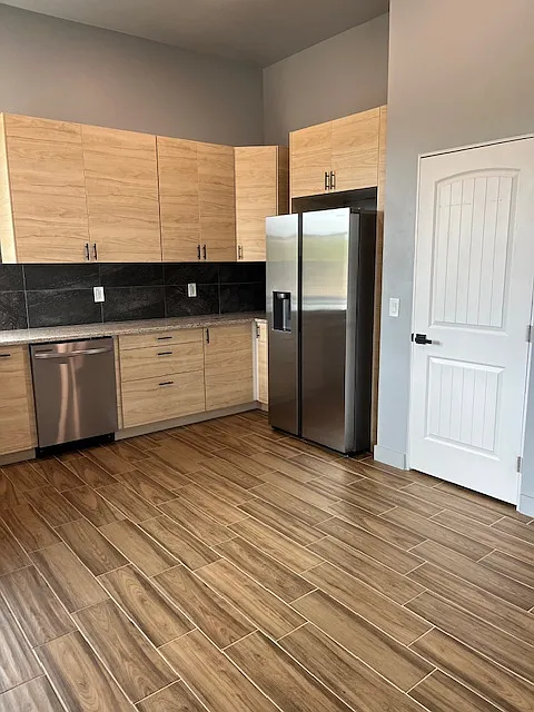 4 bed, 2100 sqft, $2,800 — Photo 3