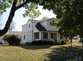 127 S Court St, Carroll, IA 51401