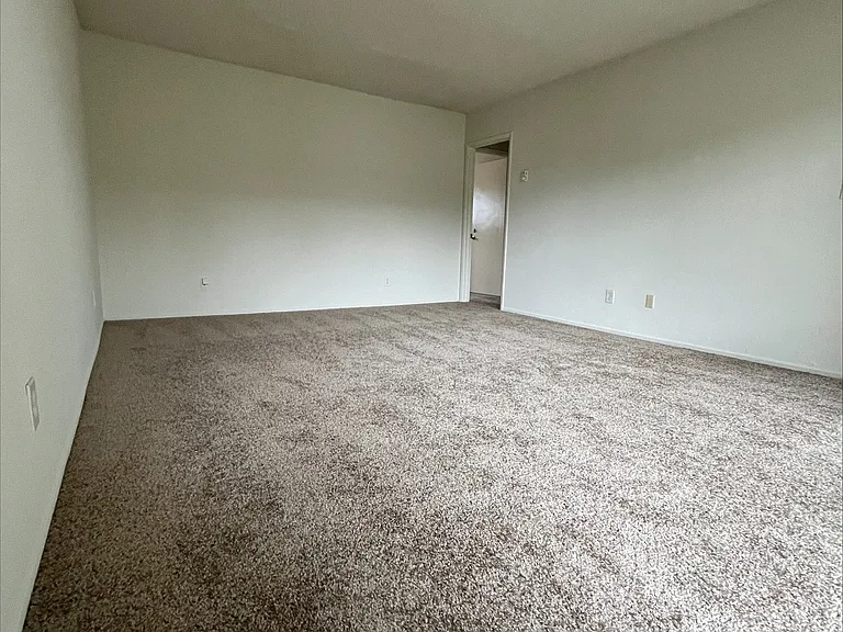 21025 Victor St. — Photo 17