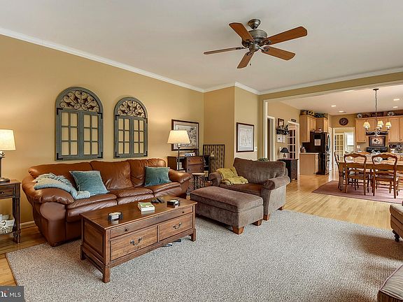 4th image of 4414 Claybrooke Dr