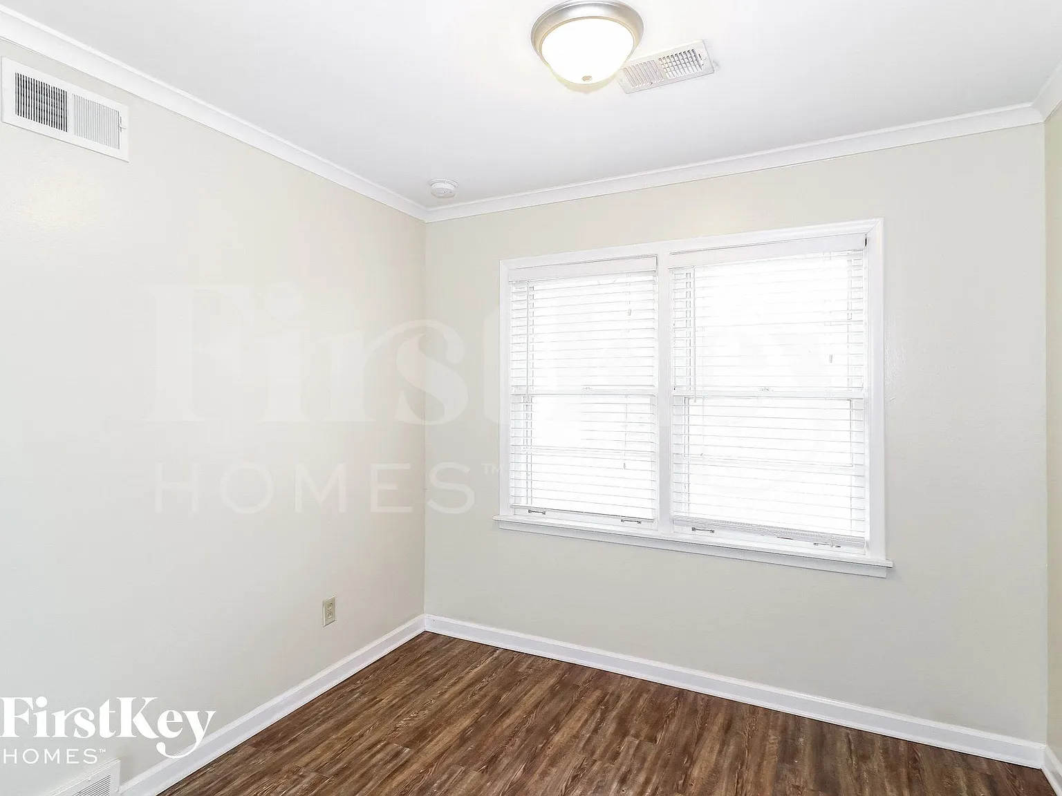 3 bed, 1.5 bath, 1060 sqft, $1,700 — Photo 4