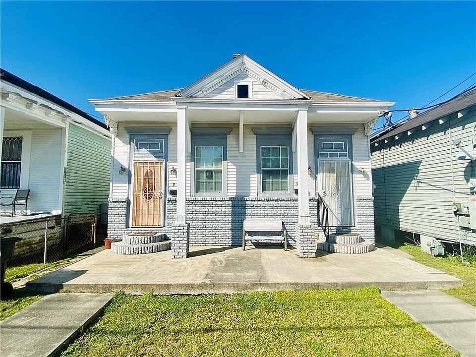 932 Lamanche St