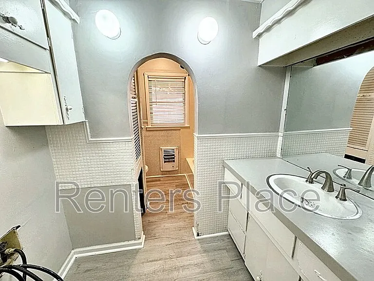 5 S Hickory St — Photo 4