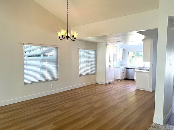 4th image of 2521 S Sandpiper Pl