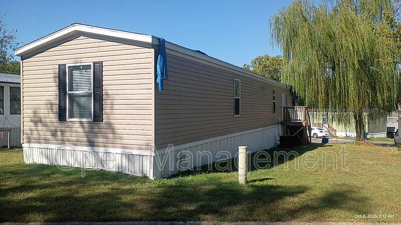 3 bed, 2.0 bath, 1216 sqft, $1,049 — Photo 1