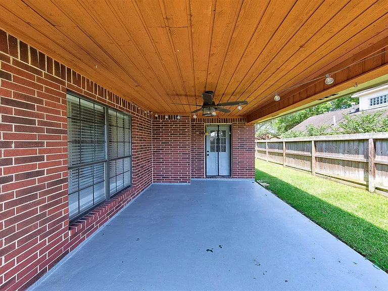 402 Live Oak Ln — Photo 30
