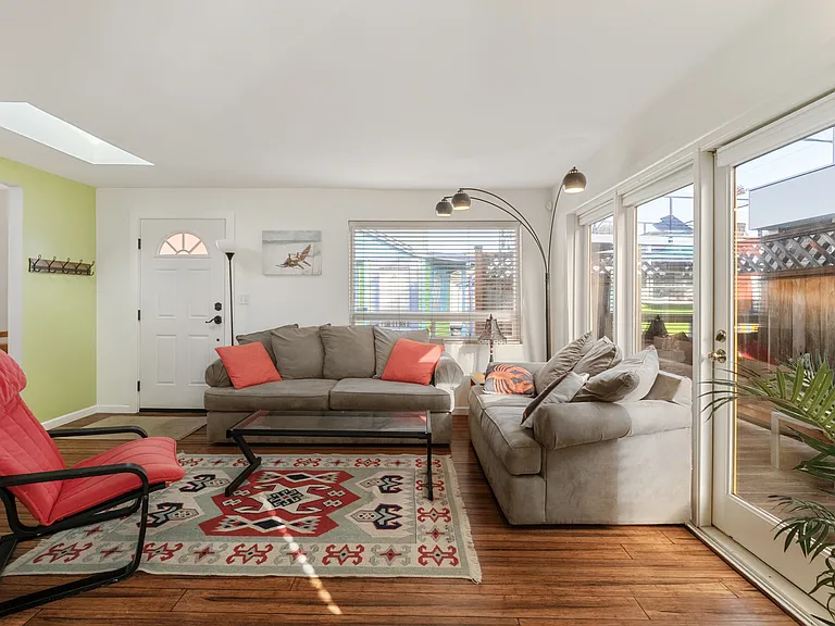 2031 Fairview Ave E #HOUSEBOAT D — Photo 9