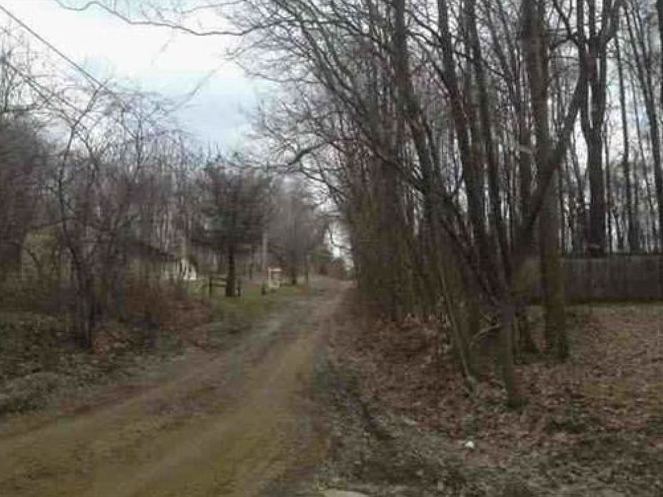 2nd image of 127 Blue Jay Dr