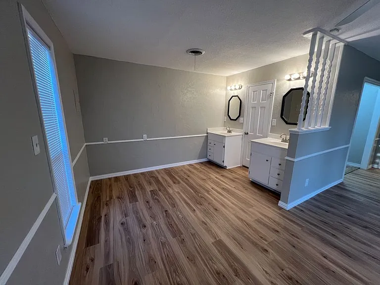 2906 S Monroe St — Photo 16