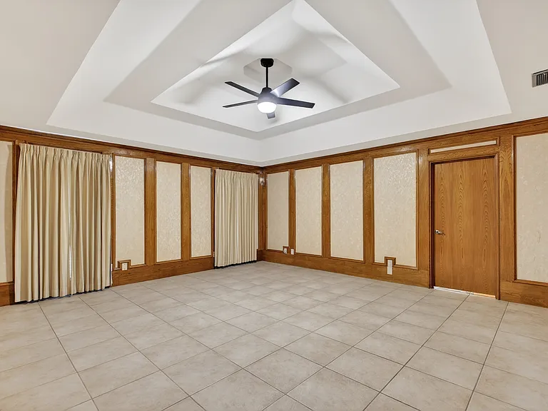 304 Bluebird Ave — Photo 10