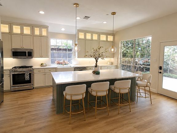 2nd image of 421 Long Cove Ct