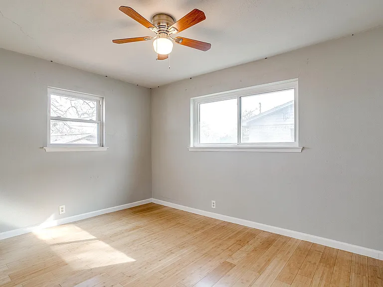 109 SE Dian St — Photo 13