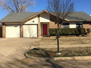621 SW 22nd St, Moore, OK 73160