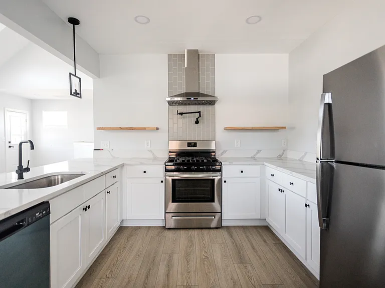 458 Hague St #2 — Photo 6