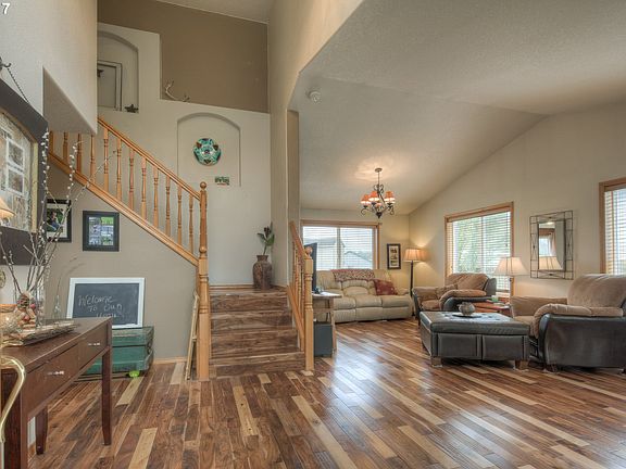 3rd image of 2062 Ambassador Ave