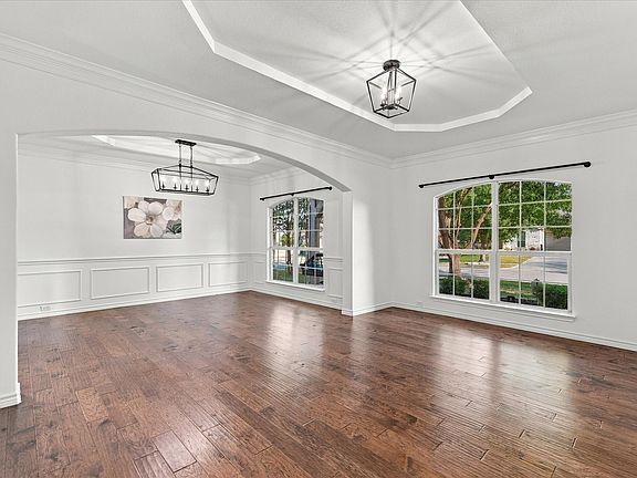 3rd image of 1329 Bateman Ln