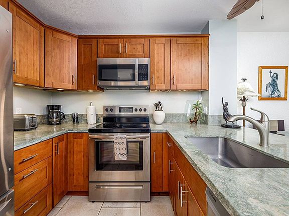 2nd image of 75-6016 Alii Dr APT 127