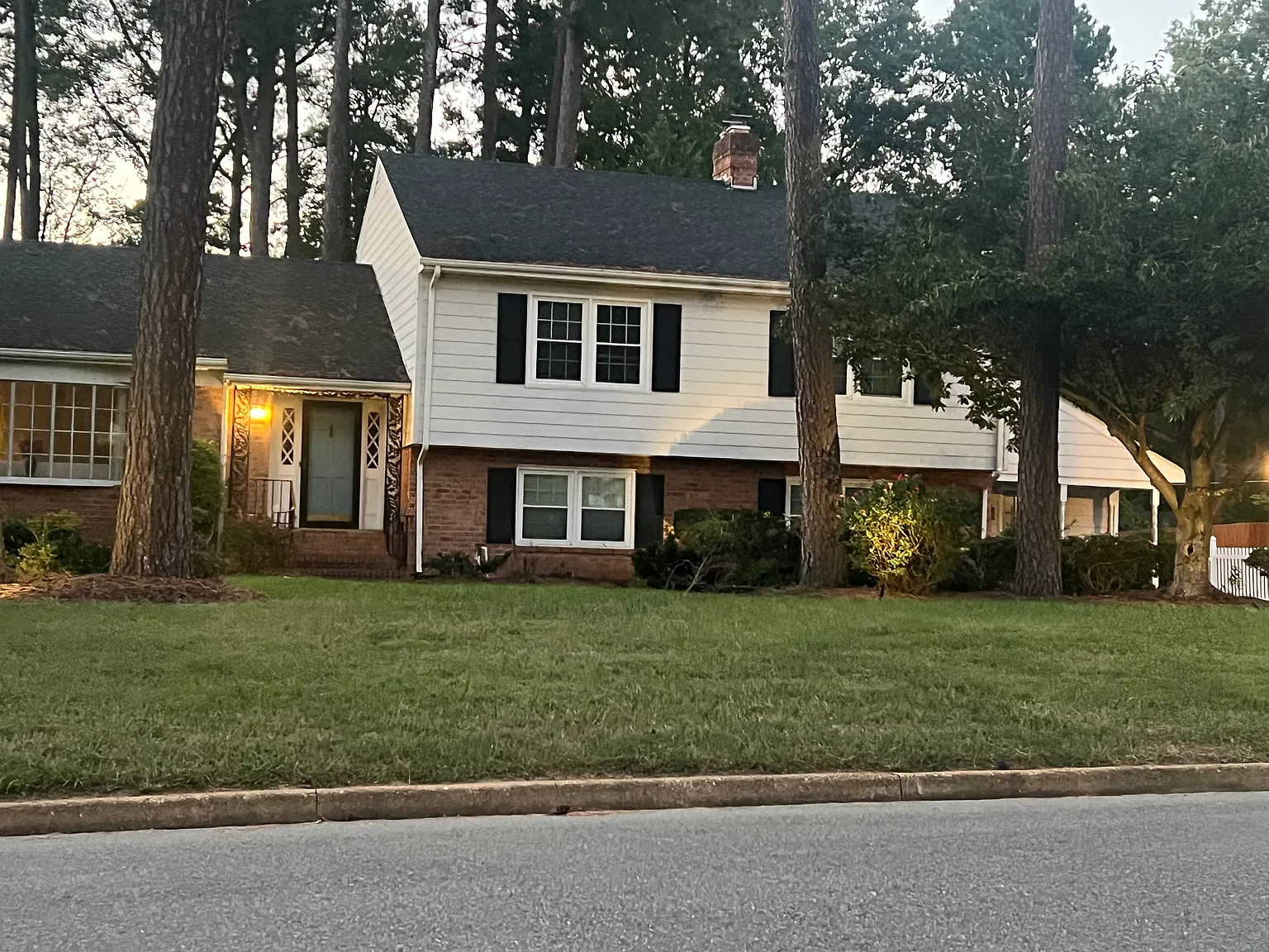 318 N Wilkinson Rd — Photo 3