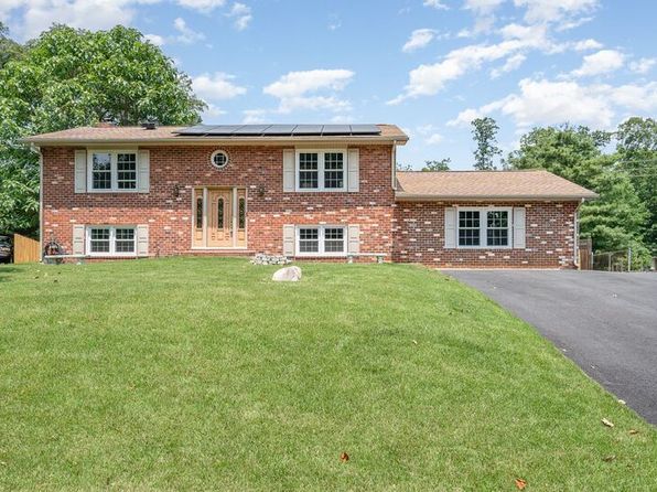 411 Deerwood Dr