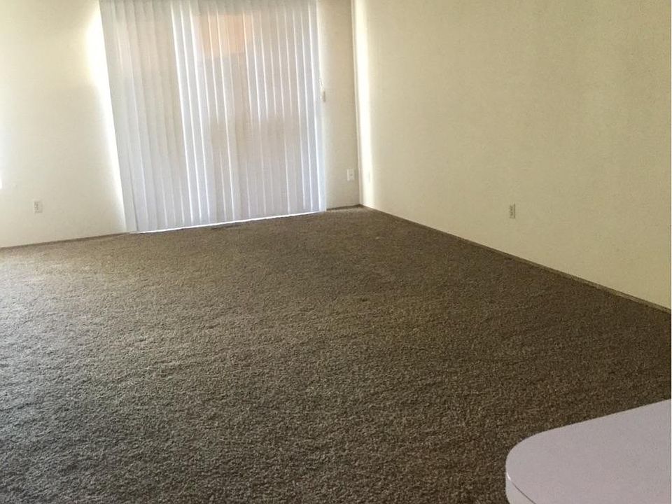 2nd image of 111 NW Columbia Ave #2