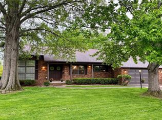 2236 Seneca Dr, Charleston, IL