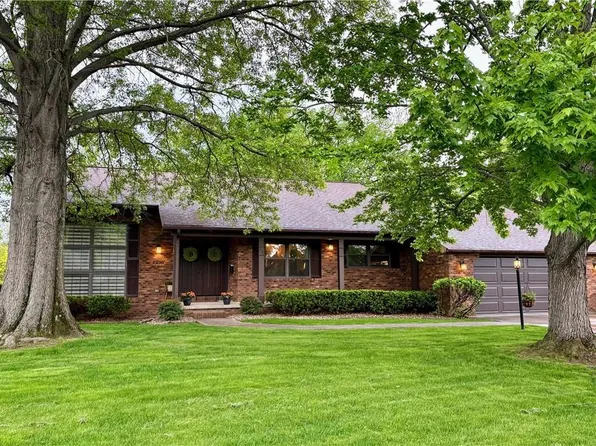 2236 Seneca Dr, Charleston, IL 61920