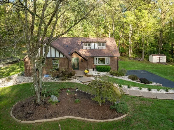 317 Black Walnut Dr, Greensburg, PA 15601