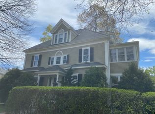 17 Prairie Ave #1, Auburndale, MA 02466