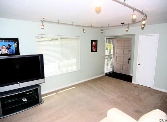 5th image of 220 Green Heath Pl
