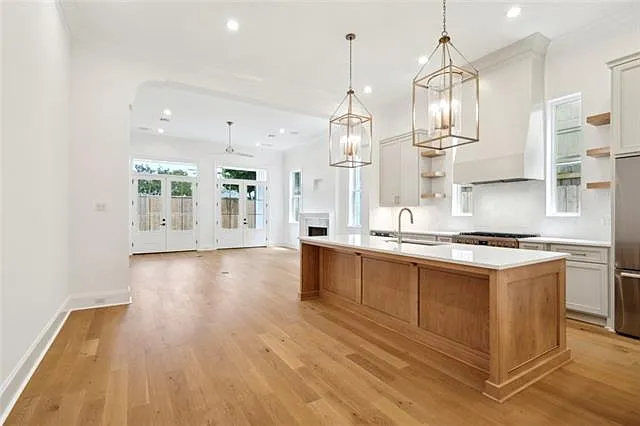 325 Focis St — Photo 3