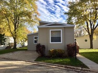 1039 Bayside Rd, Elgin, IL 60123