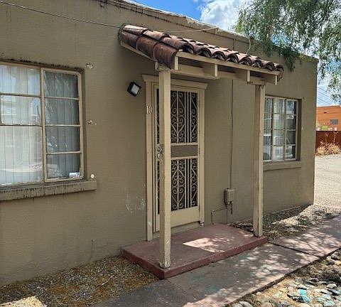 2nd image of 2620 N Stone Ave #Stone2620-10-10