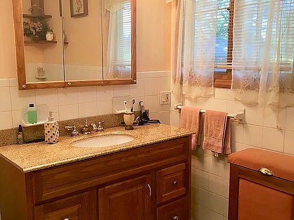 Upstairs bathroom before