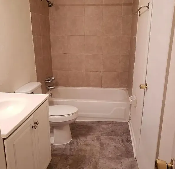 8806 Leafycreek Dr — Photo 15