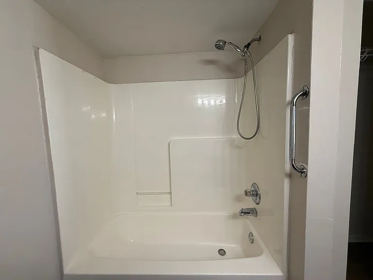 2021 NW 25th St #15 — Photo 12