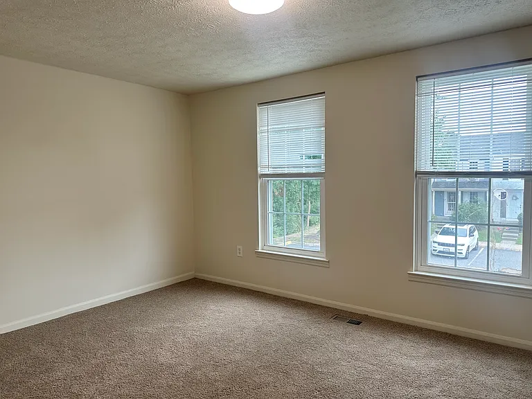 1328 Acorn Ridge Ct — Photo 7
