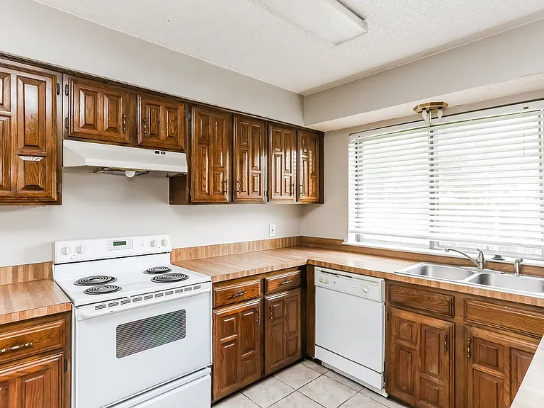 7404 Cheryl Ct — Photo 11