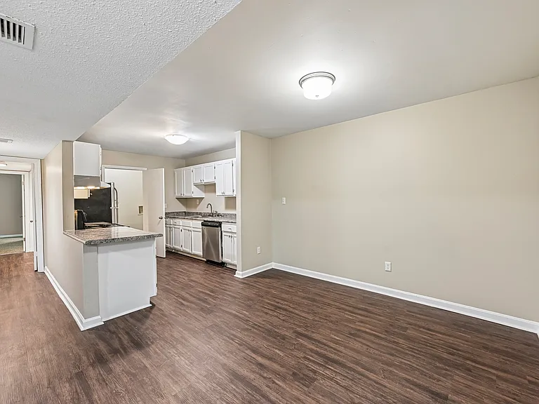 Wildwood Apartments — Photo 12