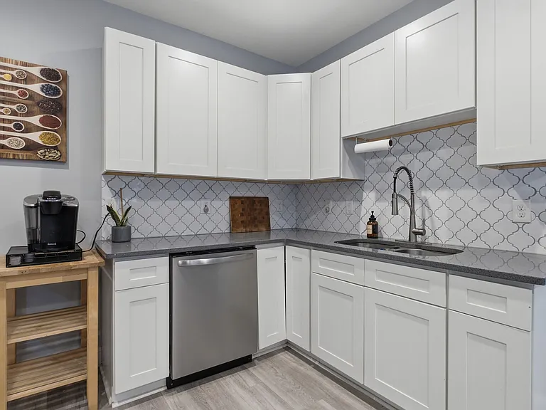 131 Eastmoreland St — Photo 29