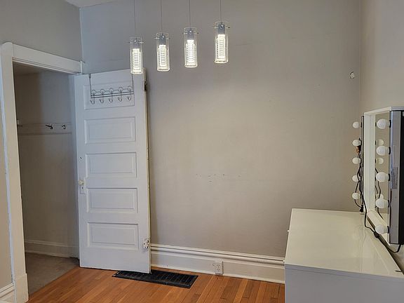 4th image of 6439 Wade Ave