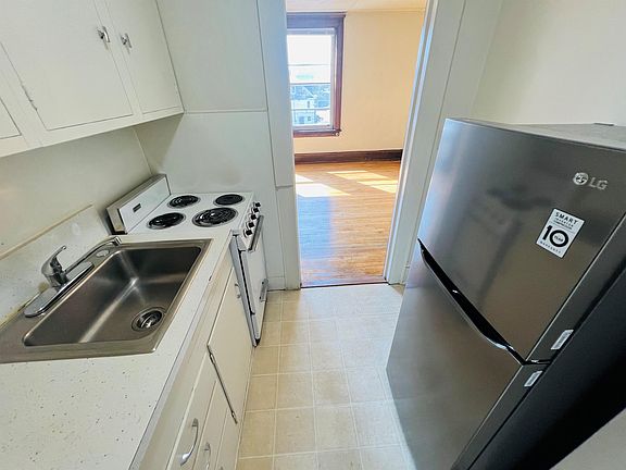 3rd image of 19 7th Ave SE #309