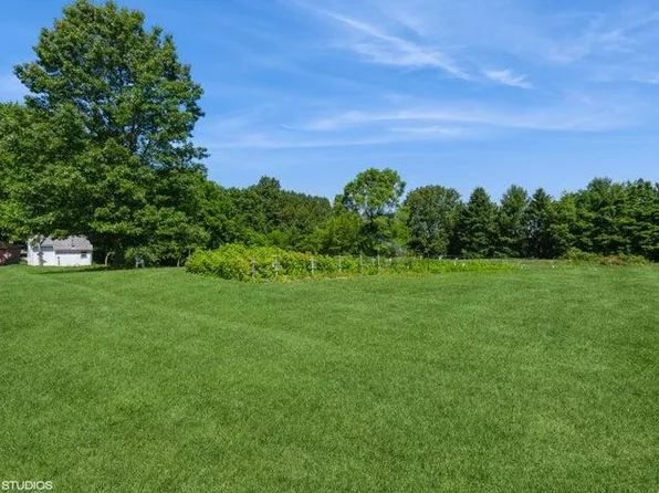 4231 Schmuhl Rd, Coloma, MI 49038