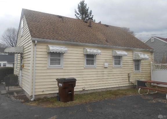 2nd image of 880 Catherine St