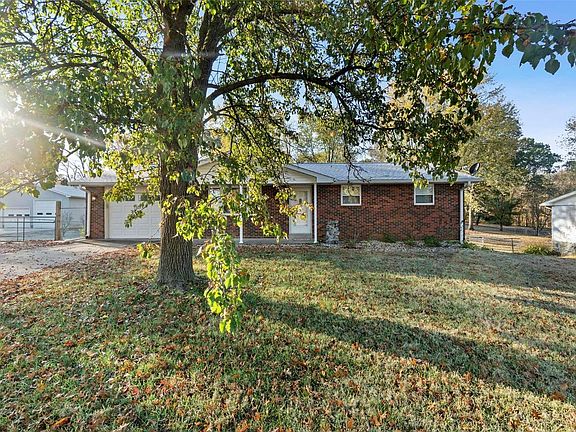 2nd image of 141 W Ora Lee Dr