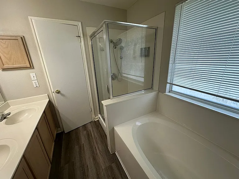 1917 White Oak Cir — Photo 18