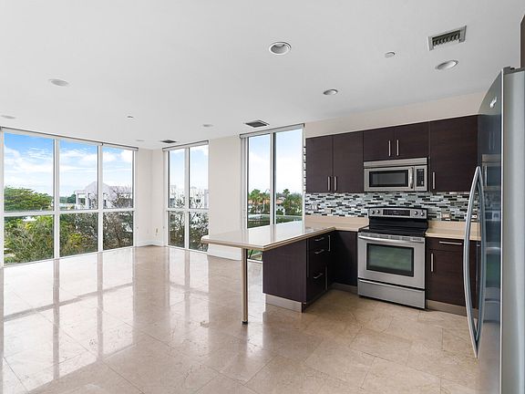 3rd image of 120 SE 19th Avenue #401