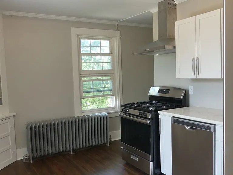 609 E State St — Photo 249