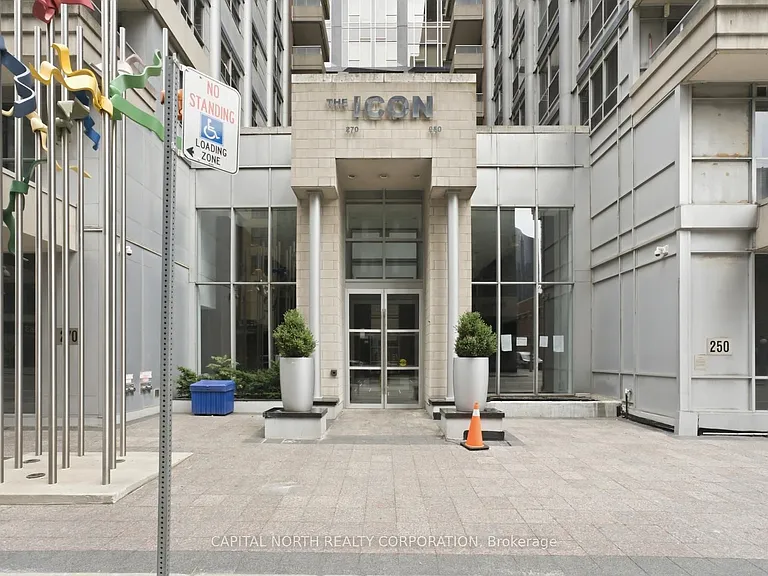 270 Wellington St W #412 — Photo 5