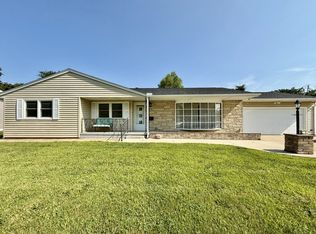 7 Edgewood Dr, Kewanee, IL 61443