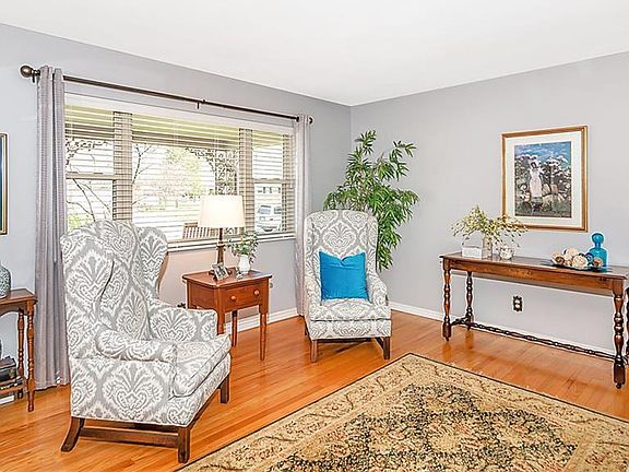 4th image of 8250 Bishops Ln